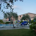 מלון Residenziale Gli Ontani 4*
